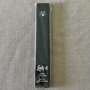 KAT VON D: Lock-it precision powder brush #25 NEW AND SEALED